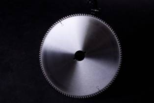 Производим дисковые пилы с твердосплавными зубьями диаметром от 120 до 1250 мм